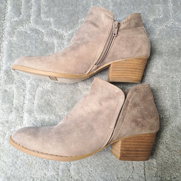 FERGIE BIANCA BOOTIE ANKLE BOOTS WOMENS SIZE 7M DISTRESSED LOW HEEL SIDE ZIP - Picture 4 of 10